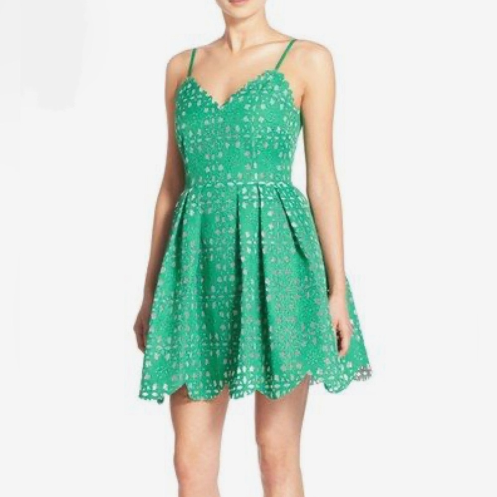 Soloiste | EUC - Green Bonded Lace Skater Dress - Size XS - Adjustable Straps